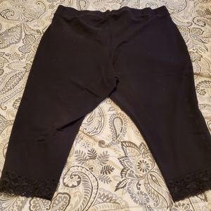 Torrid 4 Capri leggings with lace hem